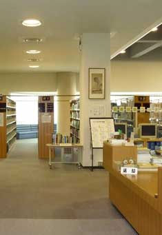 香川短期大学附属図書館内観