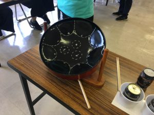 空き缶で楽器を作ろう 第1回オープンキャンパス 子ども学科 香川短期大学 空き缶で楽器を作ろう 第1回オープンキャンパス 子ども学科 香川短期大学